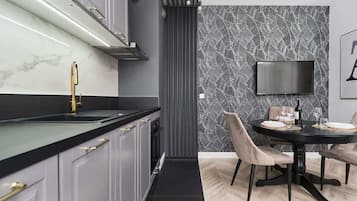 Frigorifero, forno, piano cottura, lavastoviglie