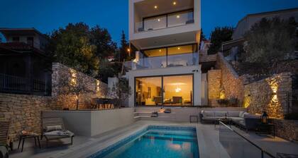 Beachfront Villa Grain of Salt with Pool