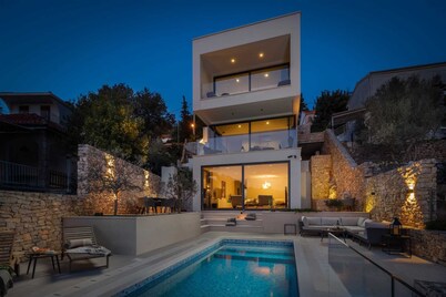 Beachfront Villa Grain of Salt with Pool