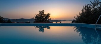 Villa Tela with Swimming Pool