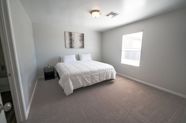 4 chambres, fer et planche à repasser, Wi-Fi, literie fournie