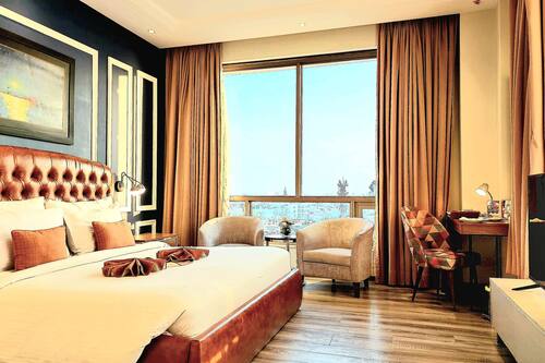 Executive Room, 1 King Bed, Non Smoking, City View (with Extra Bed)