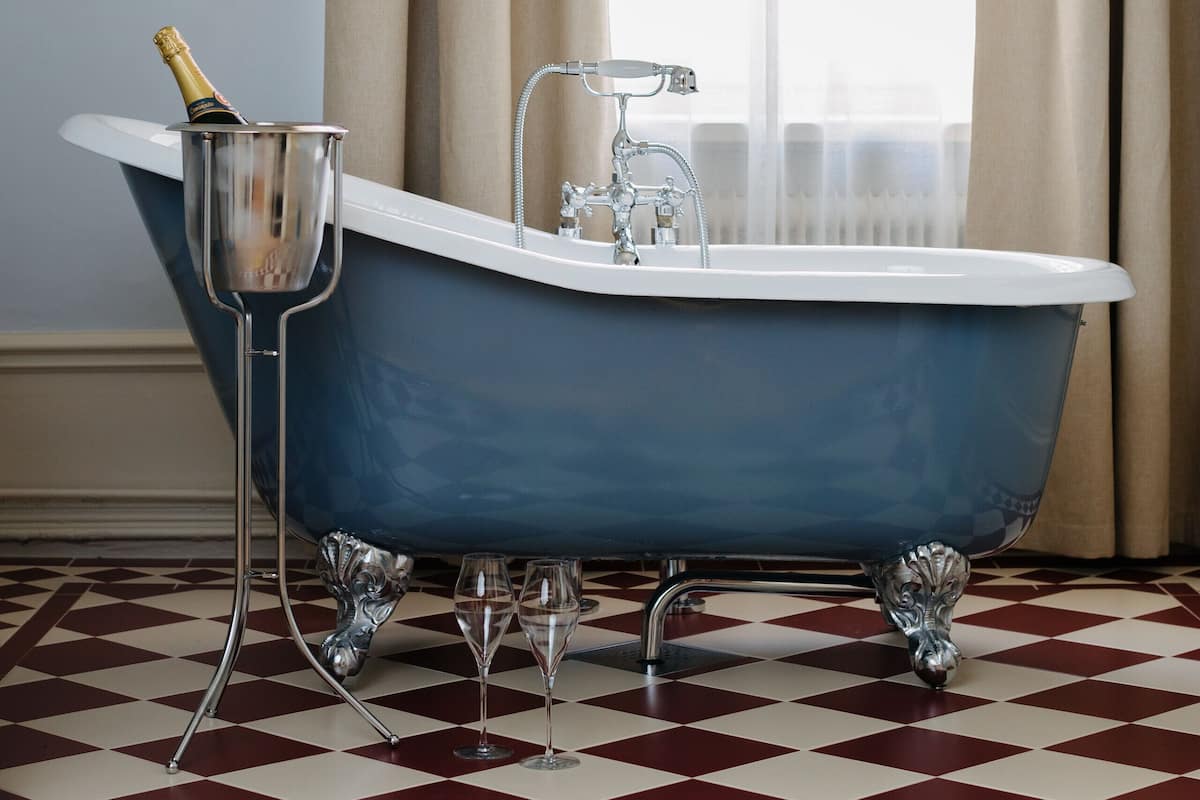 Executive Suite, 1 King Bed, Non Smoking (with Sofabed) | Bathroom