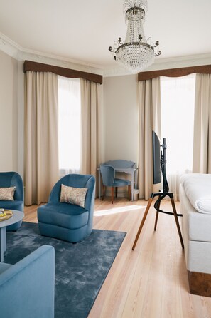 Executive Suite, 1 King Bed, Non Smoking (with Sofabed) | Premium bedding, in-room safe, individually decorated