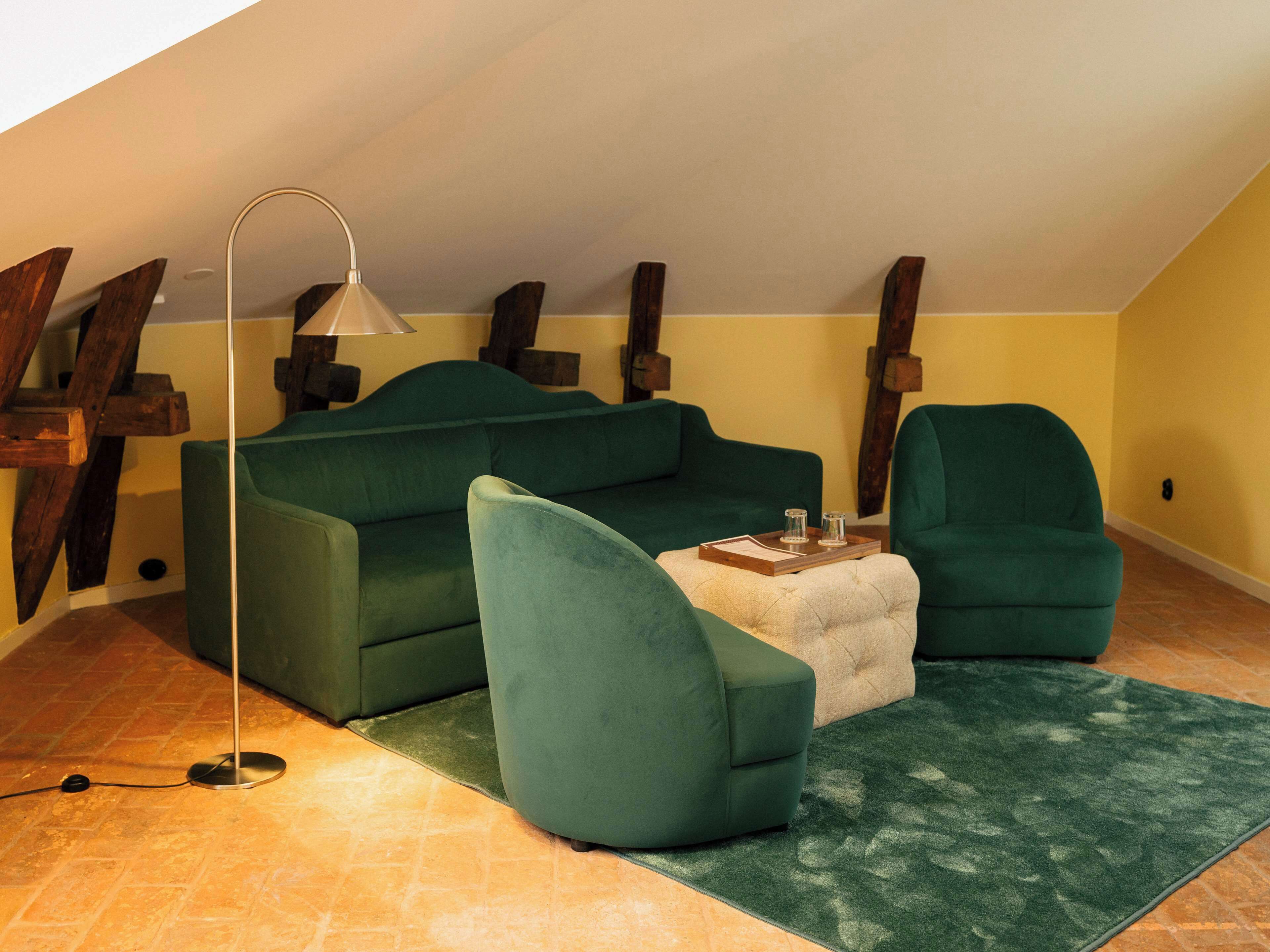 deluxe room, 1 king bed, non smoking (with sofabed) | 1 bedroom, premium bedding, in-room safe, individually decorated