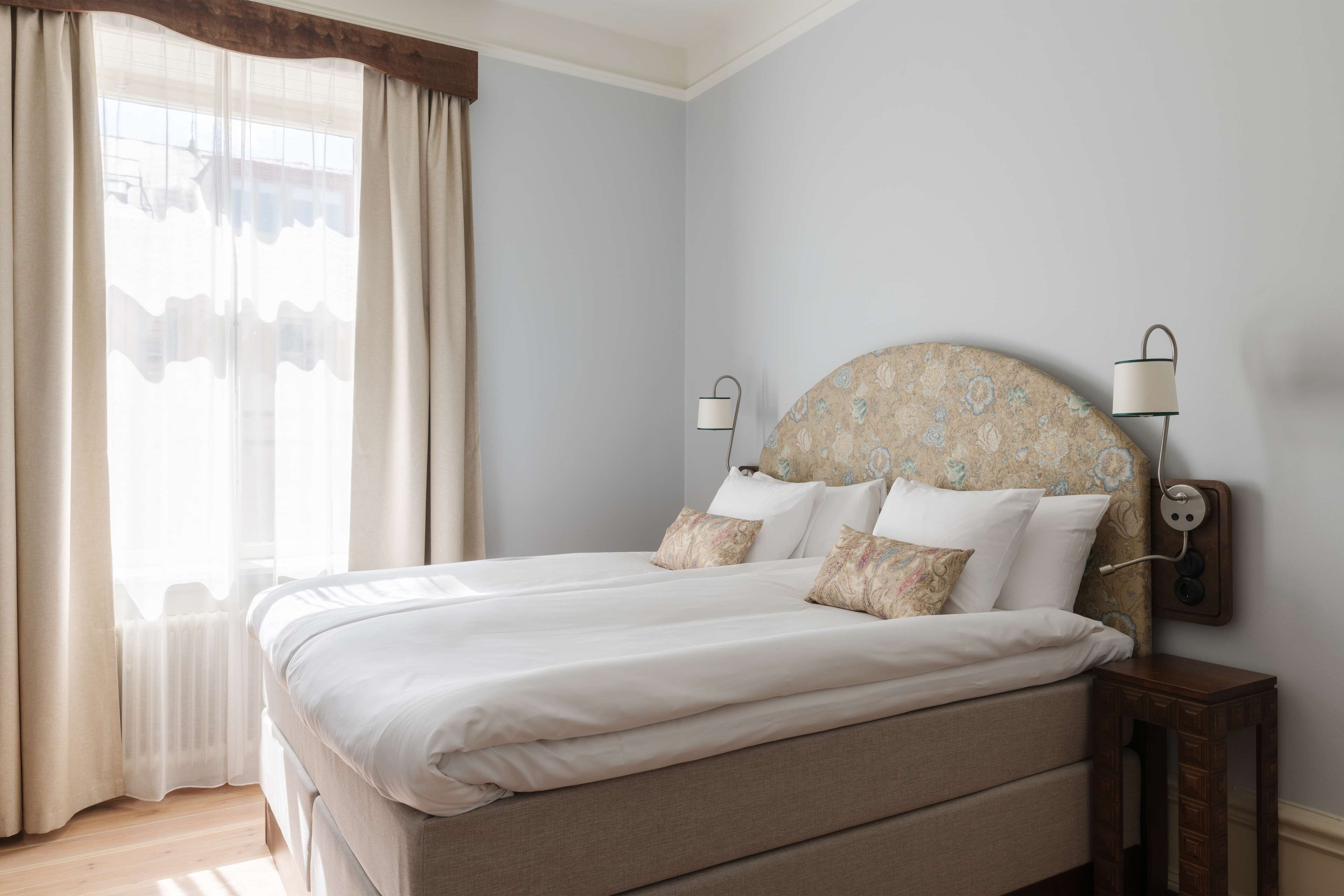 superior room, 1 king bed, non smoking | 1 bedroom, premium bedding, in-room safe, individually decorated