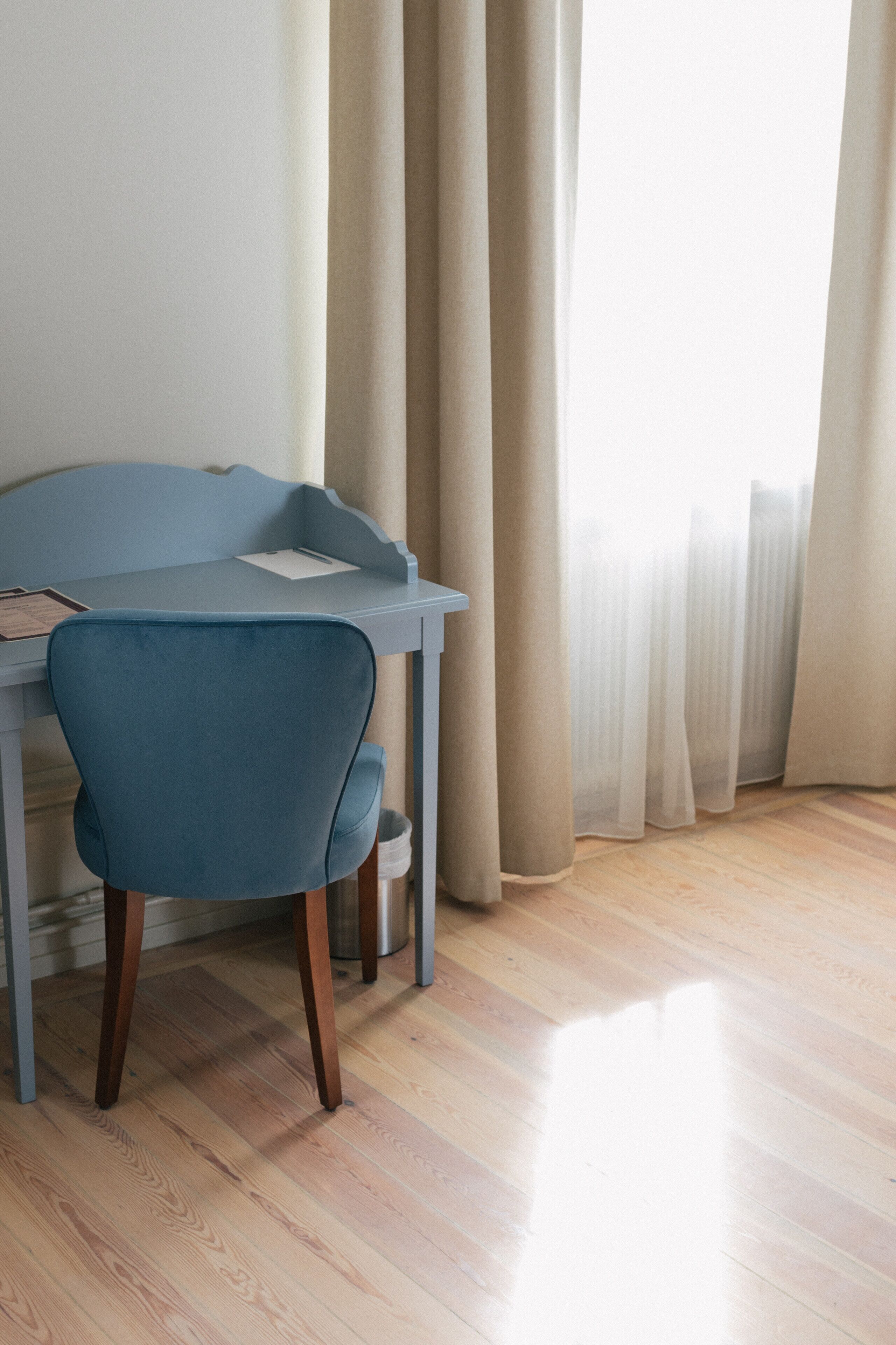 executive suite, 1 king bed, non smoking (with sofabed) | 1 bedroom, premium bedding, in-room safe, individually decorated