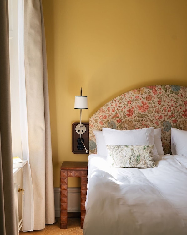 Premium bedding, in-room safe, individually decorated