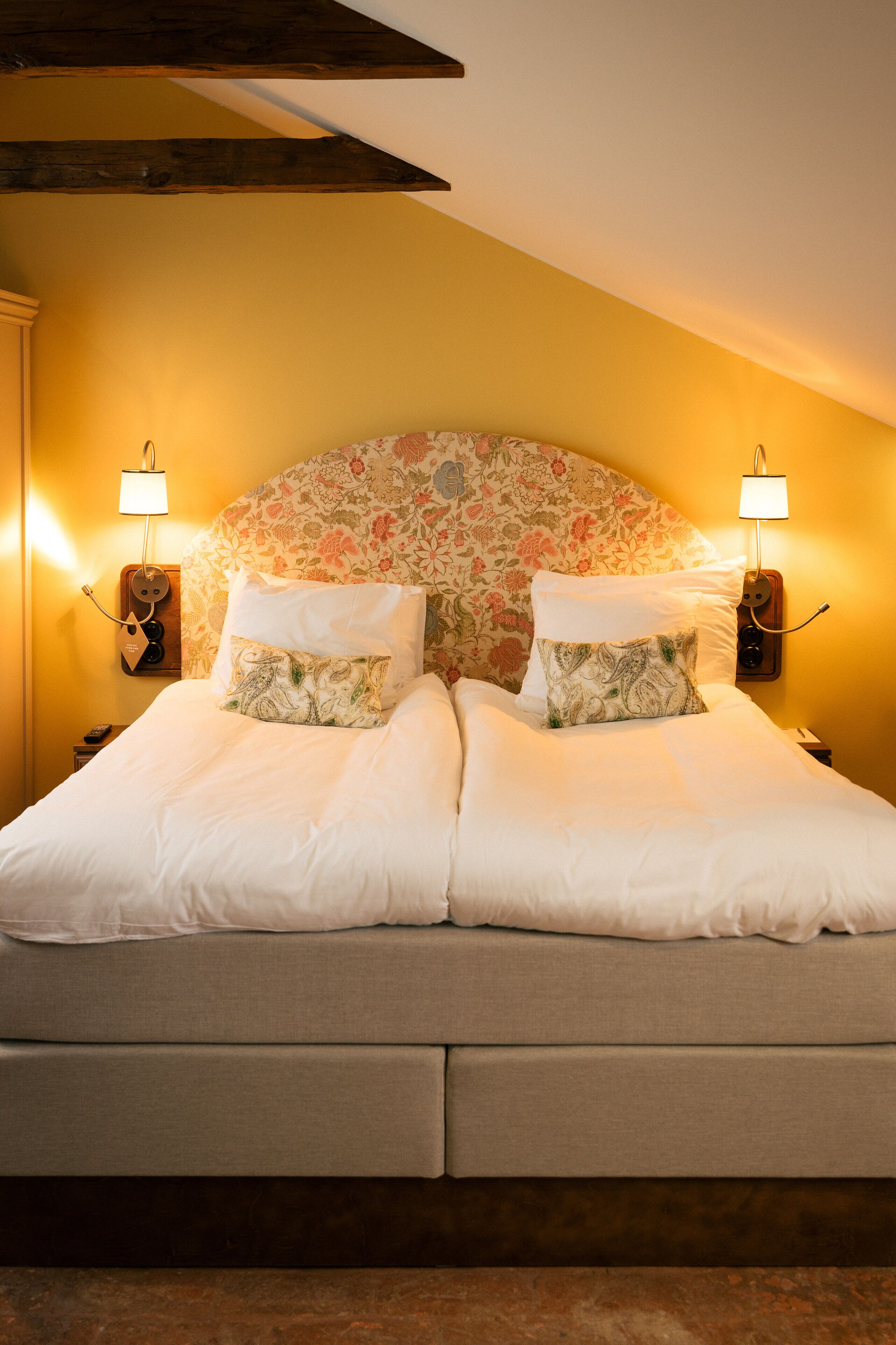 standard room, 1 king bed, non smoking | 1 bedroom, premium bedding, in-room safe, individually decorated