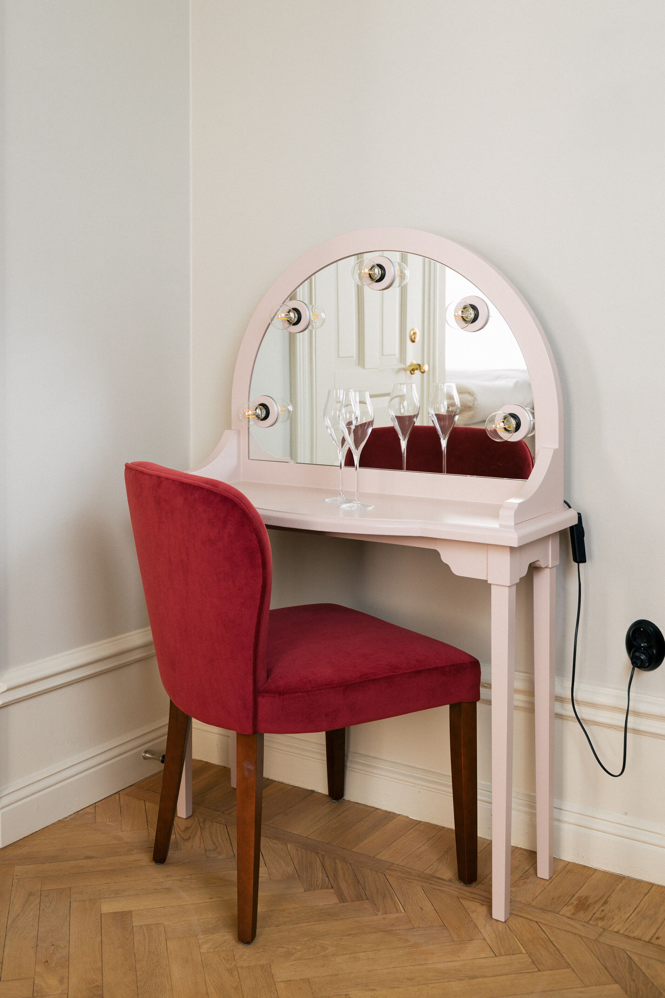 superior room, 1 king bed, non smoking | 1 bedroom, premium bedding, in-room safe, individually decorated