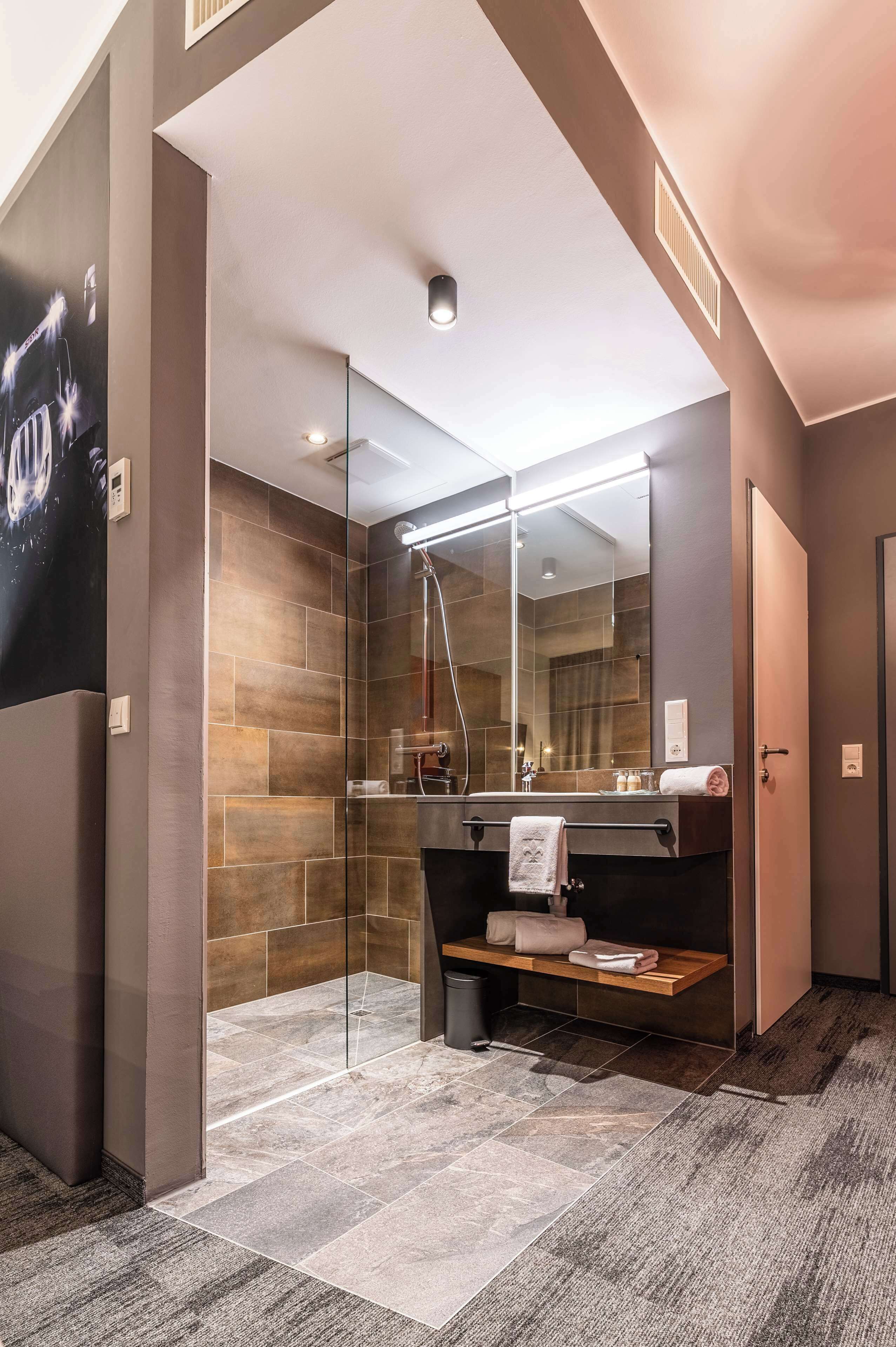 standard room, 2 single beds | bathroom | shower, rainfall showerhead, free toiletries, hair dryer