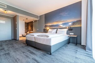 标准房, 2 张单人床, 无障碍 | 客房内保险箱、办公桌、笔记本电脑工作区、遮光窗帘