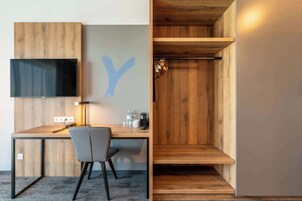 标准房, 2 张单人床 | 客房内保险箱、办公桌、笔记本电脑工作区、遮光窗帘