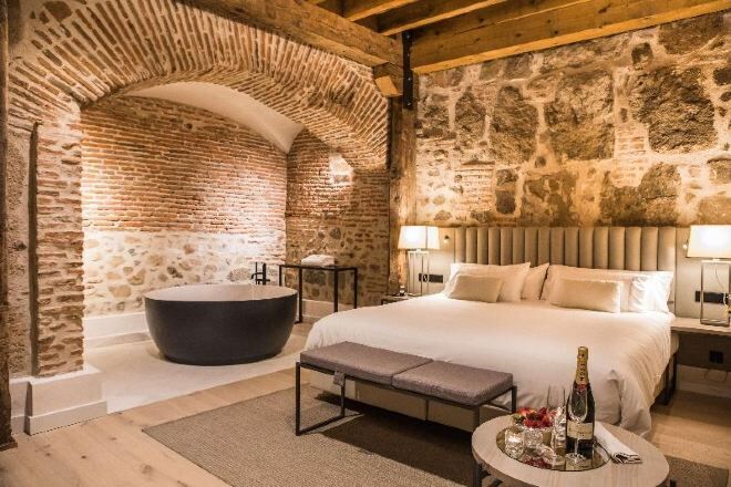 Egyptian cotton sheets, premium bedding, down comforters, pillowtop beds