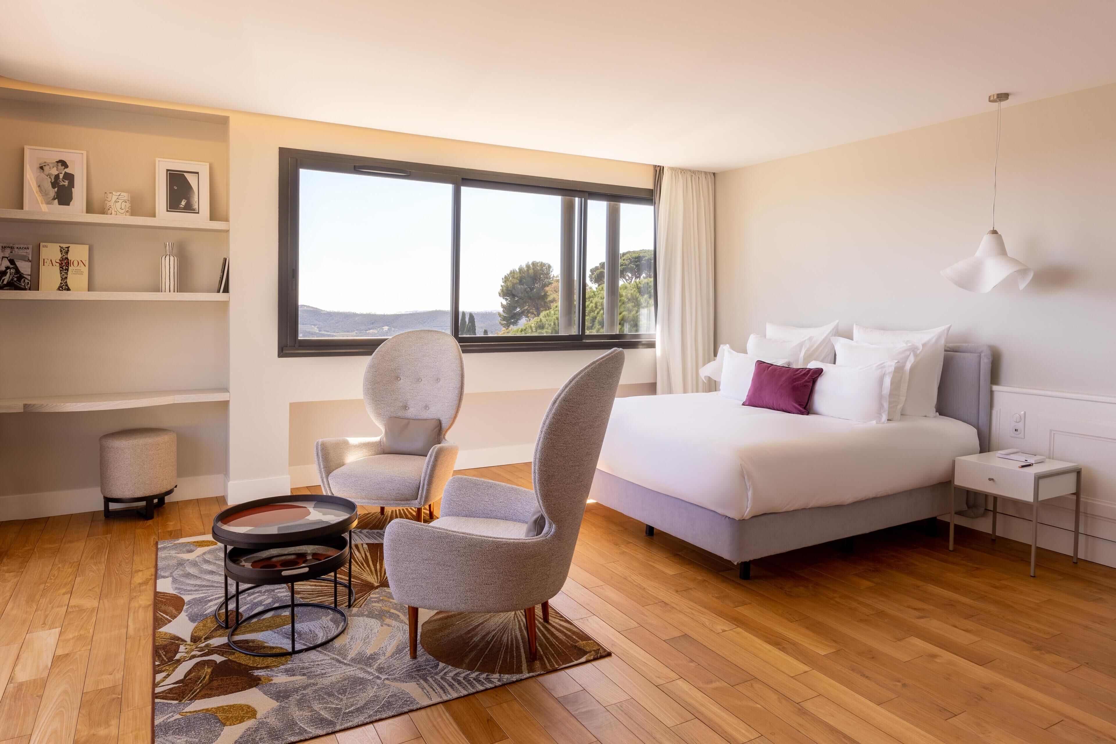 Premium bedding, minibar, in-room safe, desk