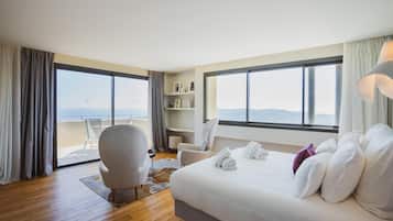 Premium bedding, minibar, in-room safe, desk