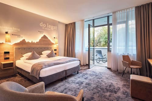 Junior Room, 1 Queen Bed, Balcony (Walk-in Shower) | Hypo-allergenic bedding, in-room safe, desk, blackout drapes