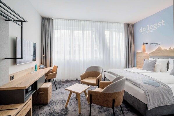 Comfort kamer, 1 queensize bed (Walk-in Shower;Cozy Sitting Corner) | Hypoallergeen beddengoed, een kluis op de kamer, een bureau