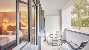 Junior Room, 1 Queen Bed, Balcony (Walk-in Shower) | 1 bedroom, hypo-allergenic bedding, in-room safe, desk