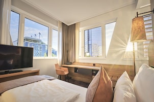 Classic-Zimmer, 1 Queen-Bett (Walk-in Shower) | Allergikerbettwaren, Zimmersafe, Schreibtisch, Verdunkelungsvorhänge