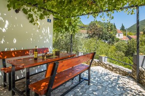 Outdoor dining - House Janjic (Ploce)