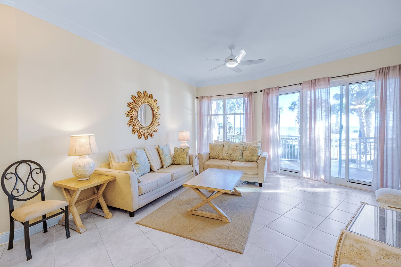 Beautiful 2 Bedroom / 2 Bathroom Condo Overlooking the Gulf LT1-102
