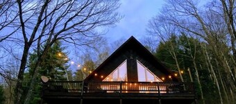 Twin Ponds ~ Private Peaceful Retreat! Sleeps 10