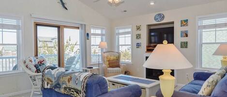 電視、壁爐、DVD 播放機、乒乓球設施