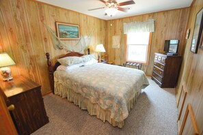 4 bedrooms, internet - The house that has a great layout for two families to fit comfortably! (South Nags Head)