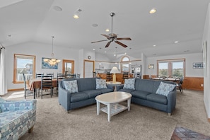 TV, fireplace, video games, DVD player - Imagine yourself “Carolina Daydreamin” on the Outer Banks with the entire family. (Corolla)