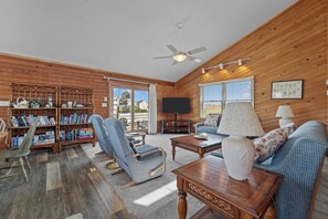 Tv, dvd-spelare och en stereo