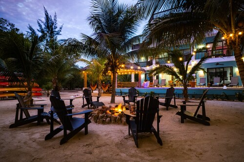 Shedrock Shangrila, Beachfront Hibiscus Suite