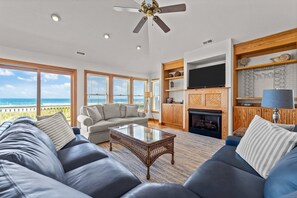 تلفزيون، مدفأة، مشغل دي في دي، كُتُب