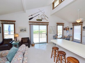 Tv, dvd-spelare och böcker