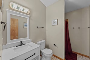 Shower - Beach Dream has so much to offer!  (South Nags Head)