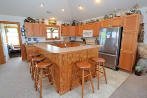 Dishwasher - A direct beach path across the street, so no long walks to the beach! (South Nags Head)
