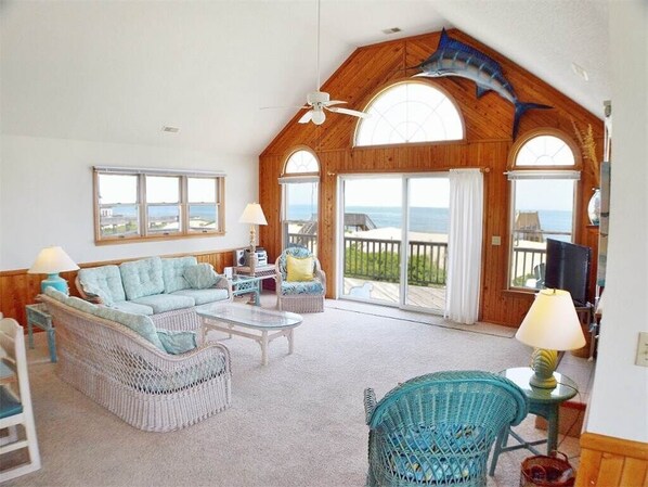 テレビ、暖炉、DVD プレーヤー、ステレオ