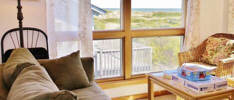 TV, videogiochi, lettore DVD, tavolo da calcetto