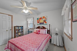 5 bedrooms, free WiFi, bed sheets