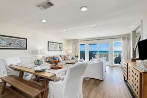 Smart TV, Netflix, books, streaming services