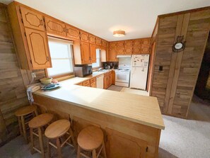 Fridge, oven, stovetop, dishwasher
