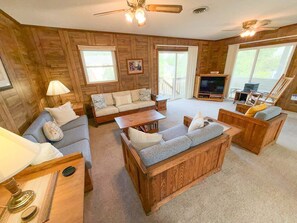 TV, DVD player, books, stereo