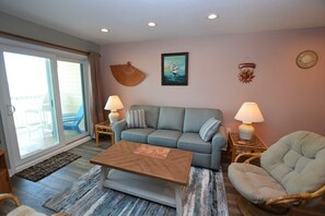 Flat-screen TV, DVD player, books, stereo - Oceanfront Condo on the Outer Banks (Kill Devil Hills)