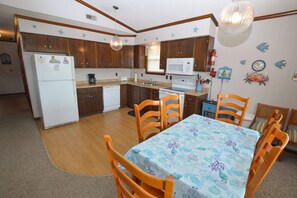 Fridge, oven, stovetop, dishwasher