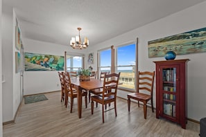 Dining - Oceanfront Condo on the Outer Banks (Kill Devil Hills)