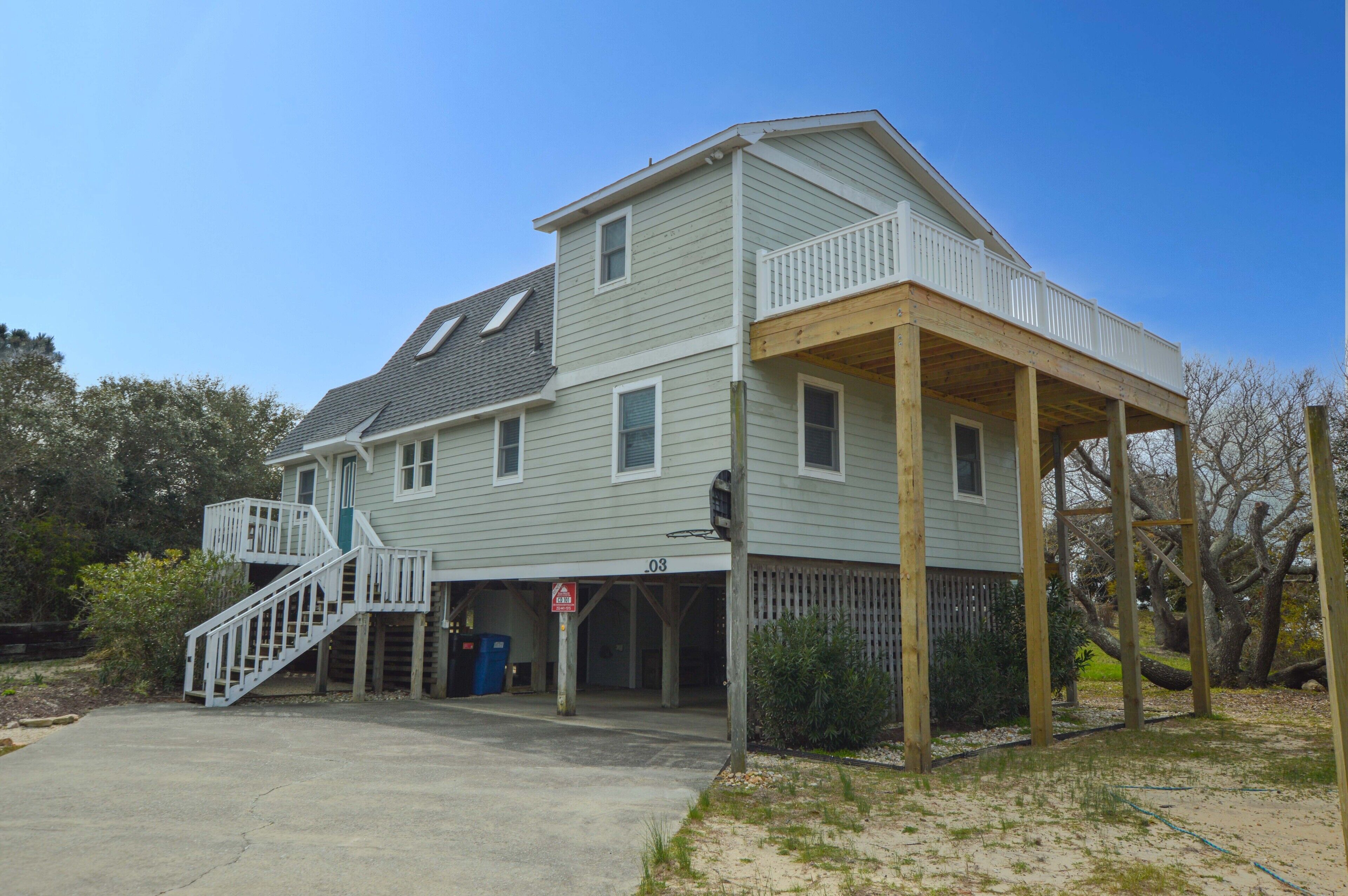 Charming seaside cottage located in Duck, NC.