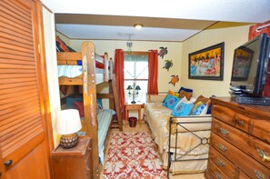 3 bedrooms, free WiFi, bed sheets