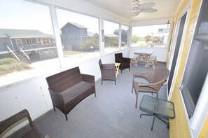 Interior - Listen to the waves break and look for dolphins right from your screened-in porch! (South Nags Head)