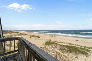 Beach nearby - Directly on the beach with wonderful views of the ocean. (South Nags Head)
