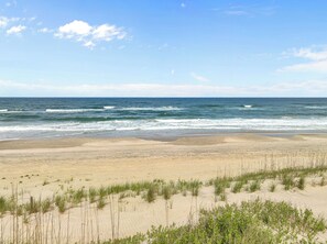 Beach nearby - Directly on the beach with wonderful views of the ocean. (South Nags Head)